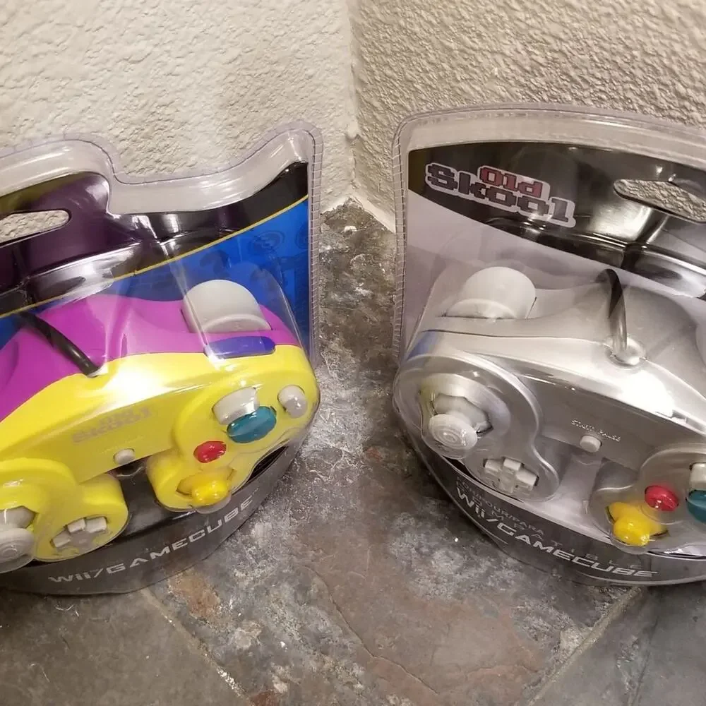 2 Gamecube Controllers - Yellow & Silver (NEW) - Nintendo - Old Skool